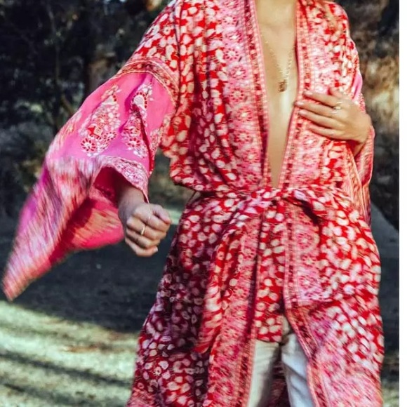 ONE LEFT! 5 ⭐️ DEL MAR Floral Pink Kimono - Picture 3 of 8